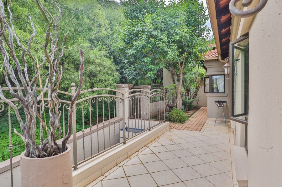 5 Bedroom Property for Sale in Xanadu Eco Park North West